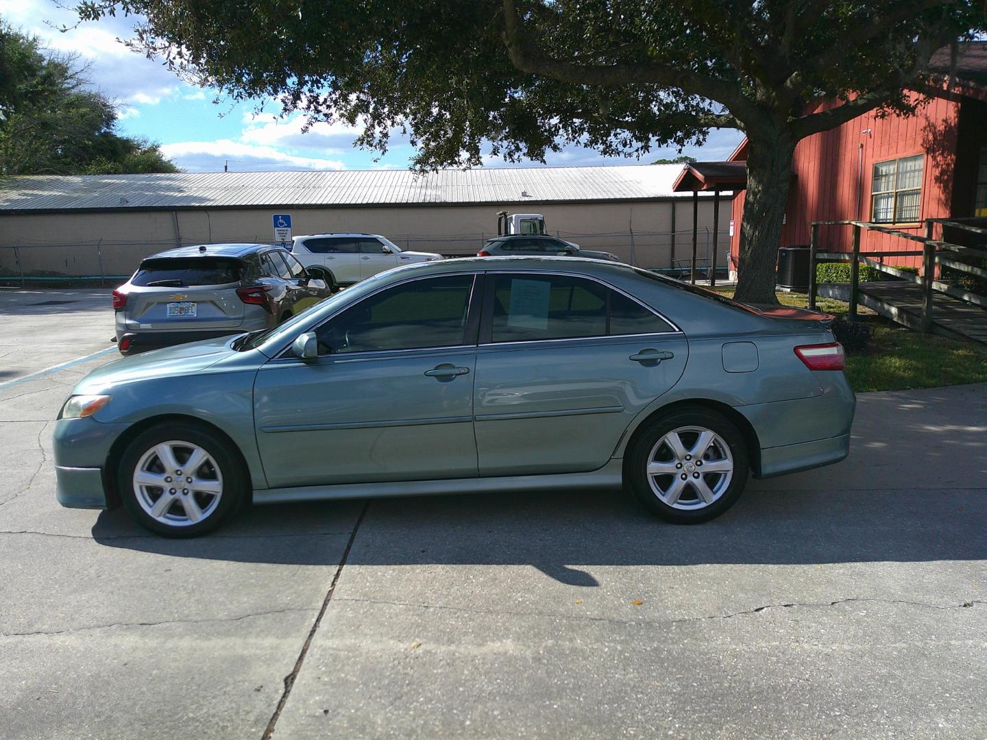 2007 GREEN TOYOTA CAMRY CE; SE; LE; XL (4T1BK46K27U) , located at 1200 Cassat Avenue, Jacksonville, FL, 32205, (904) 695-1885, 30.302404, -81.731033 - Photo#1